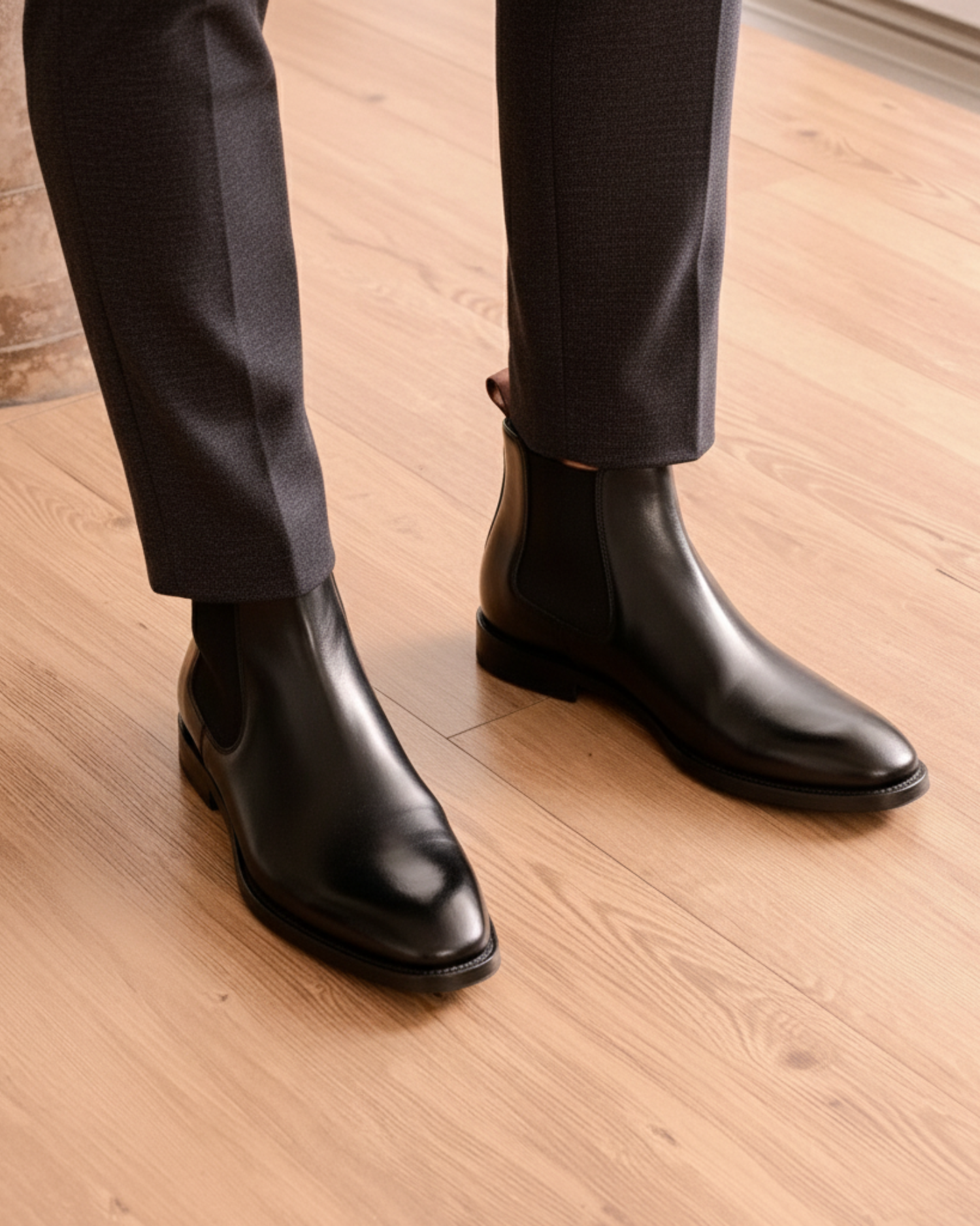 Cecole | Men’s Elastic Side Panel Chelsea Boots with Almond Toe