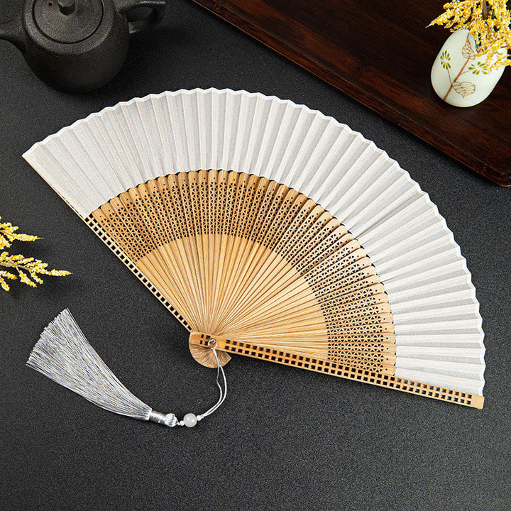 Elegant Folding Fan – A Stylish Accessory Made of Silk and Bamboo for Warm Days 5