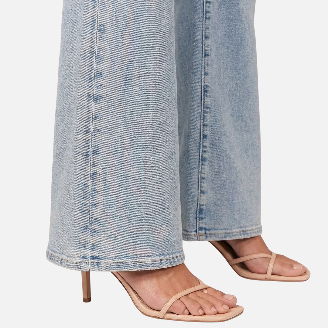 High-Waisted Flared Denim Jeans with Everyday Comfort for Women