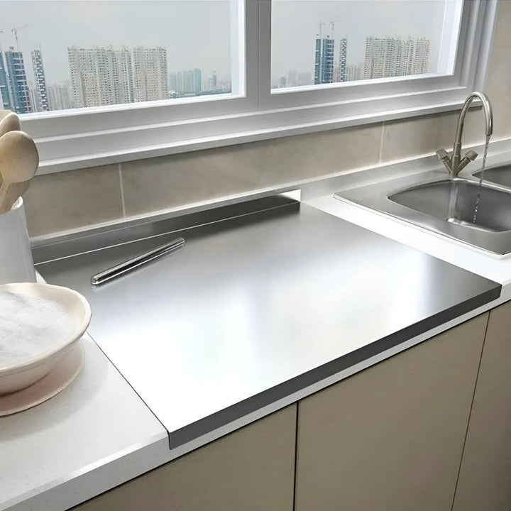 Hygienic Stainless Steel Cutting Board – With Raised Edge and Anti-Slip Silicone Feet 4