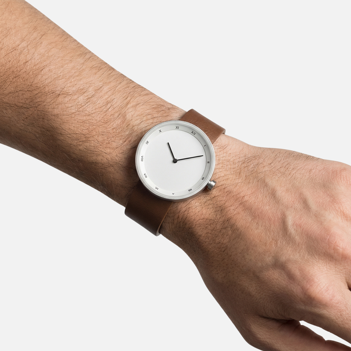 Lightweight Metal Quartz Watch with Mineral Glass for Men