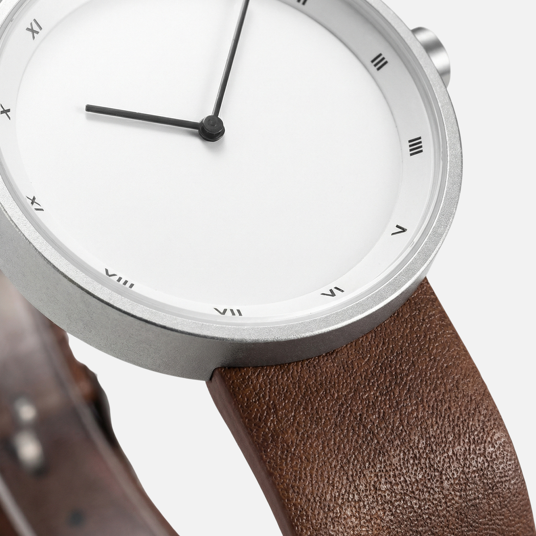 Lightweight Metal Quartz Watch with Mineral Glass for Men