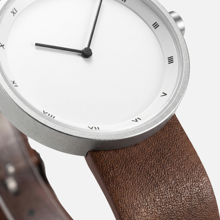 Lightweight Metal Quartz Watch with Mineral Glass for Men