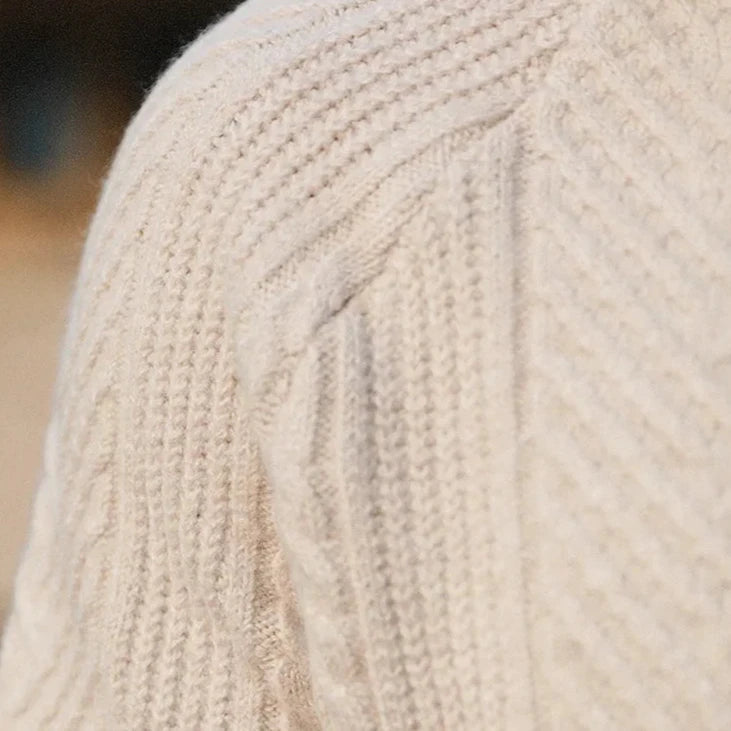 Mens_Elegant_Knitted_Polo_Shirt_Short_Sleeve_with_Structured_Look_7