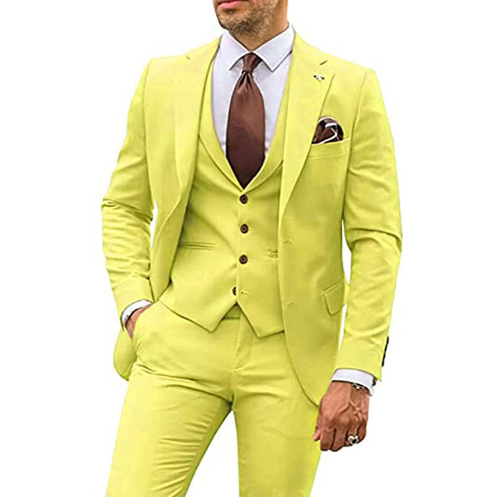 Mens_Modern_Three_piece_Suit_Slim_Fit_and_Sleek_Silhouette_2