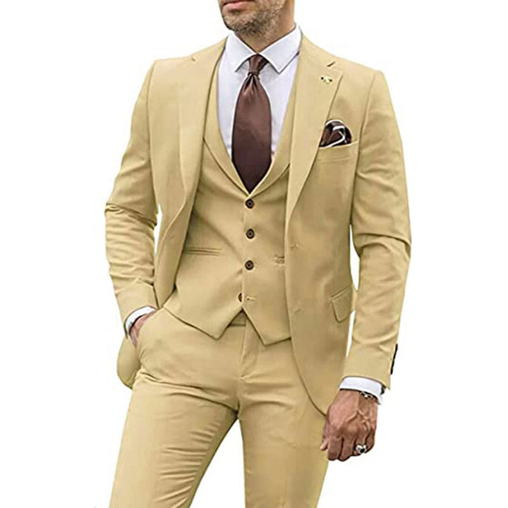Mens_Modern_Three_piece_Suit_Slim_Fit_and_Sleek_Silhouette_3