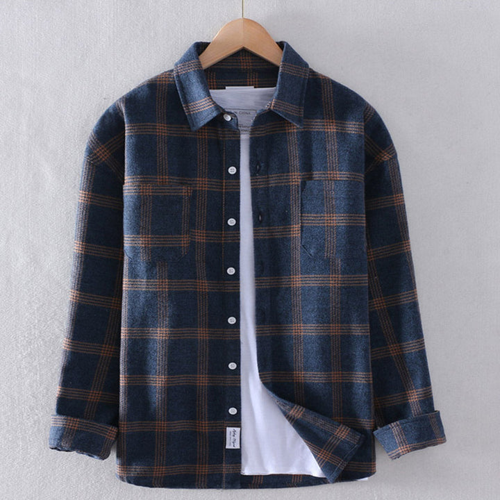 Mens_Relaxed_Flannel_Shirt_Checkered_Design_and_Long_Sleeves_1