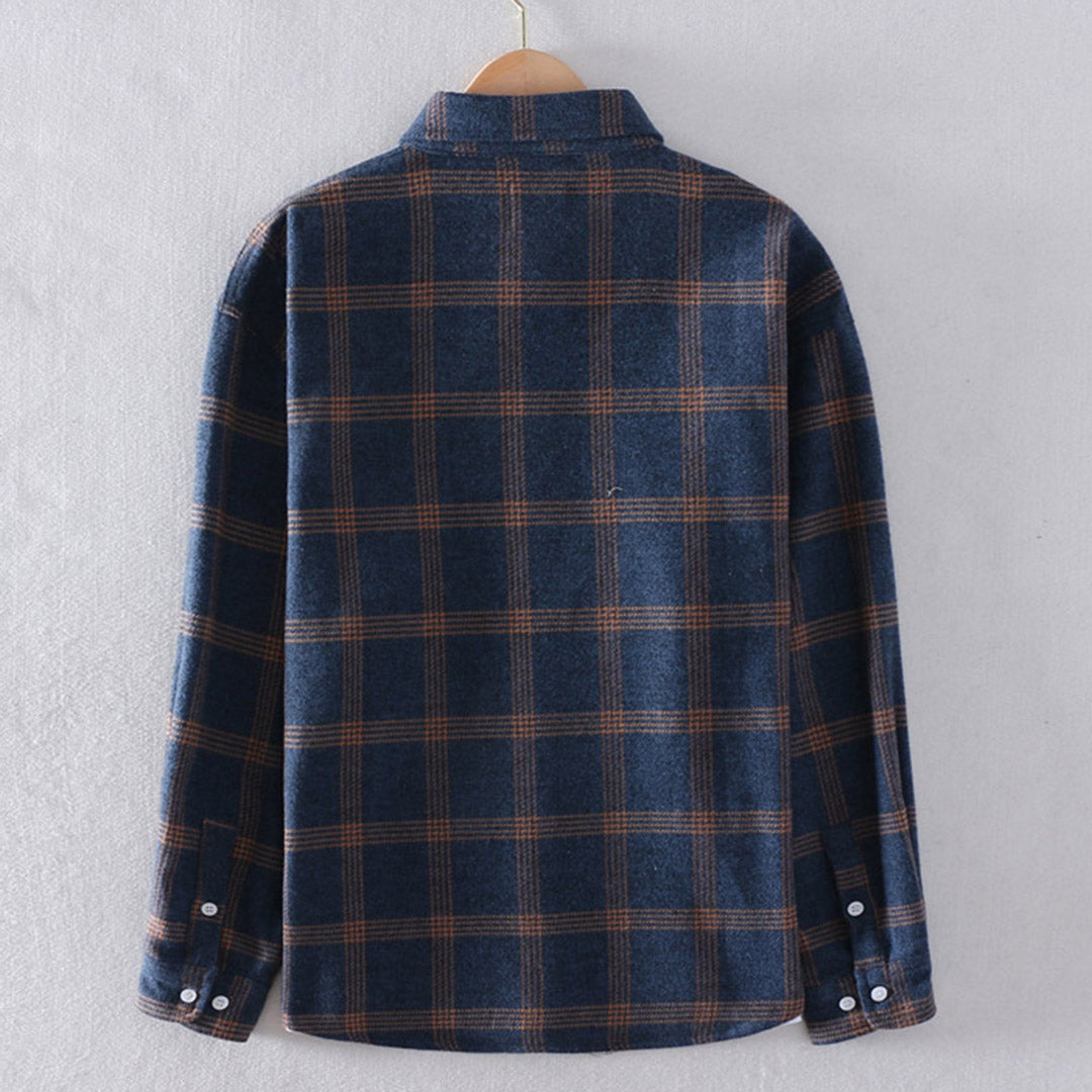 Mens_Relaxed_Flannel_Shirt_Checkered_Design_and_Long_Sleeves_3
