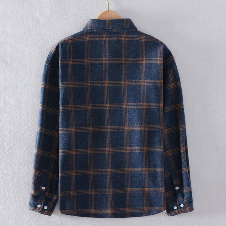 Mens_Relaxed_Flannel_Shirt_Checkered_Design_and_Long_Sleeves_3