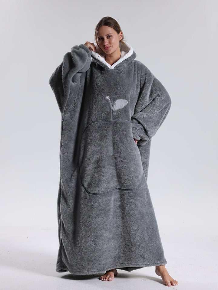 Plush Wearable Cuddle Blanket – Cozy Pullover with Sleeves and Hood for Relaxed Hours 1