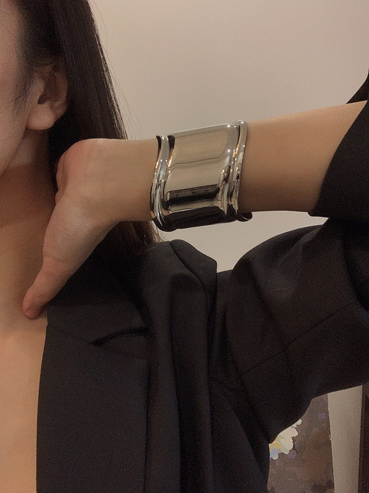Striking Bold Wave Bracelet – Fashionable Asymmetry 2