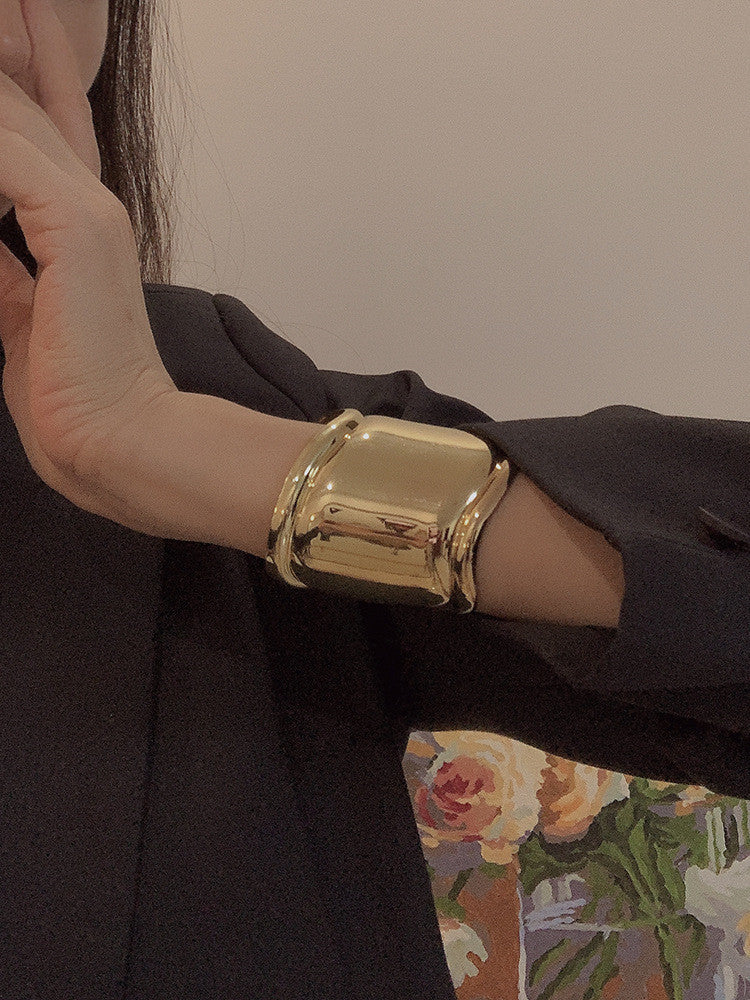 Striking Bold Wave Bracelet – Fashionable Asymmetry 4