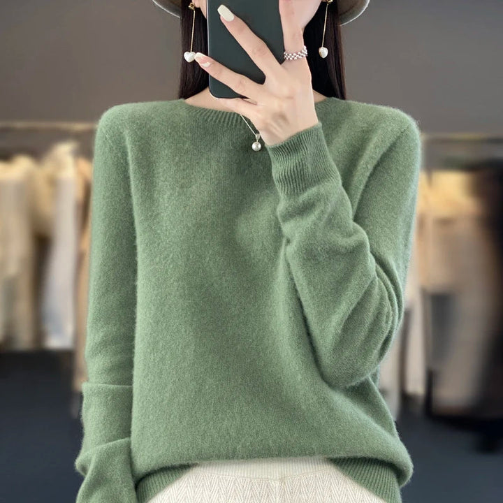Women_s_Classic_Sweater_With_a_Comfortable_Fit_1