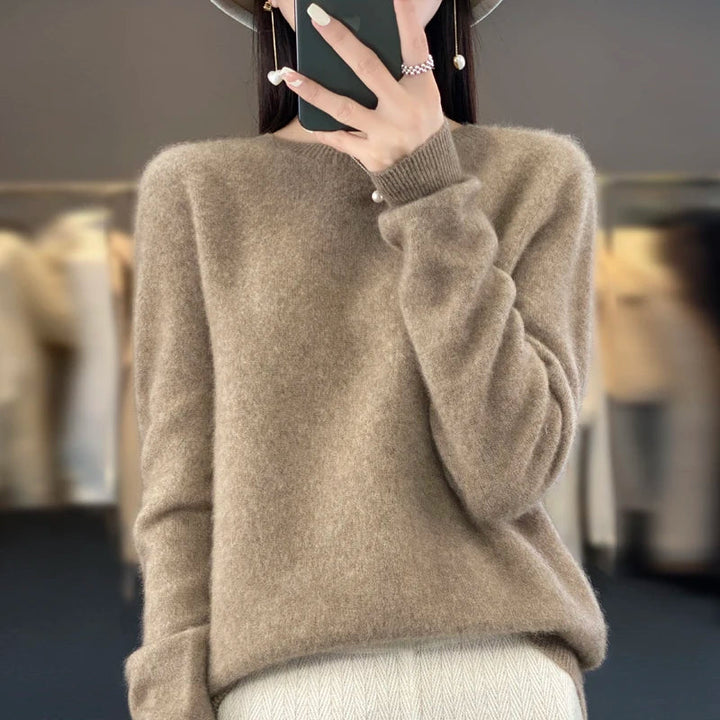 Women_s_Classic_Sweater_With_a_Comfortable_Fit_11