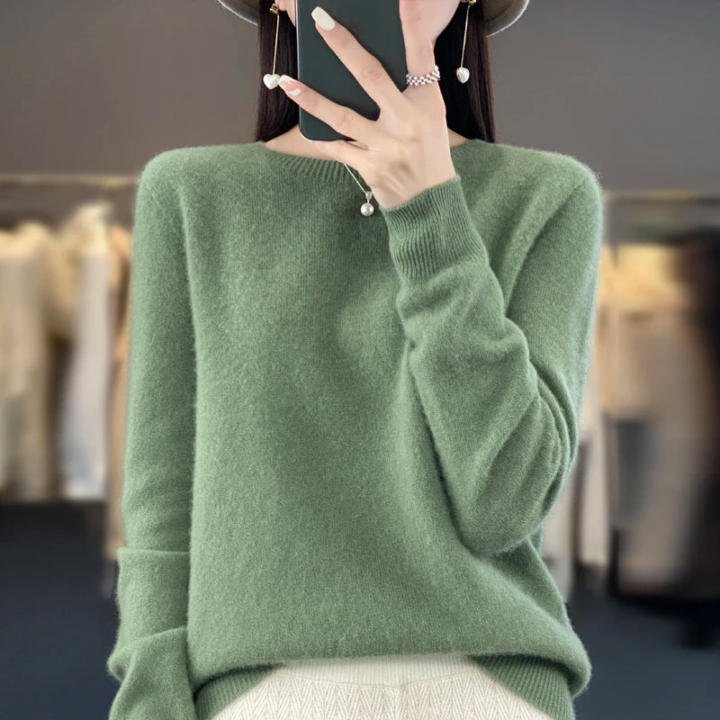 Women_s_Classic_Sweater_With_a_Comfortable_Fit_18