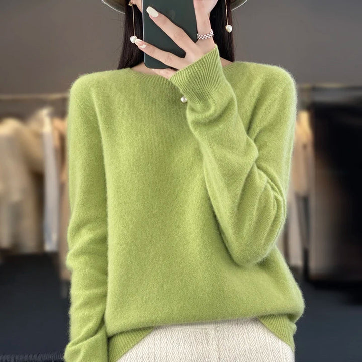 Women_s_Classic_Sweater_With_a_Comfortable_Fit_2
