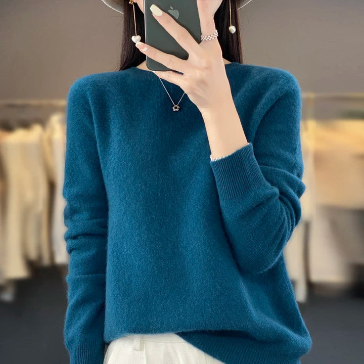 Women_s_Classic_Sweater_With_a_Comfortable_Fit_7
