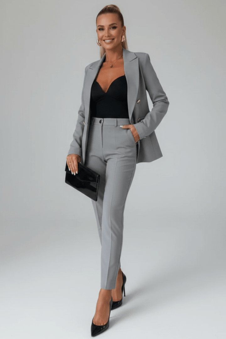 Women_s_Polished_Trouser_Suit_Structured_design_confident_look_13