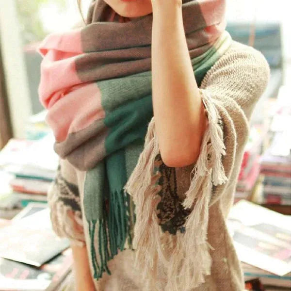Women's Checked Scarf – Generous Format in Seven Attractive Colors 9