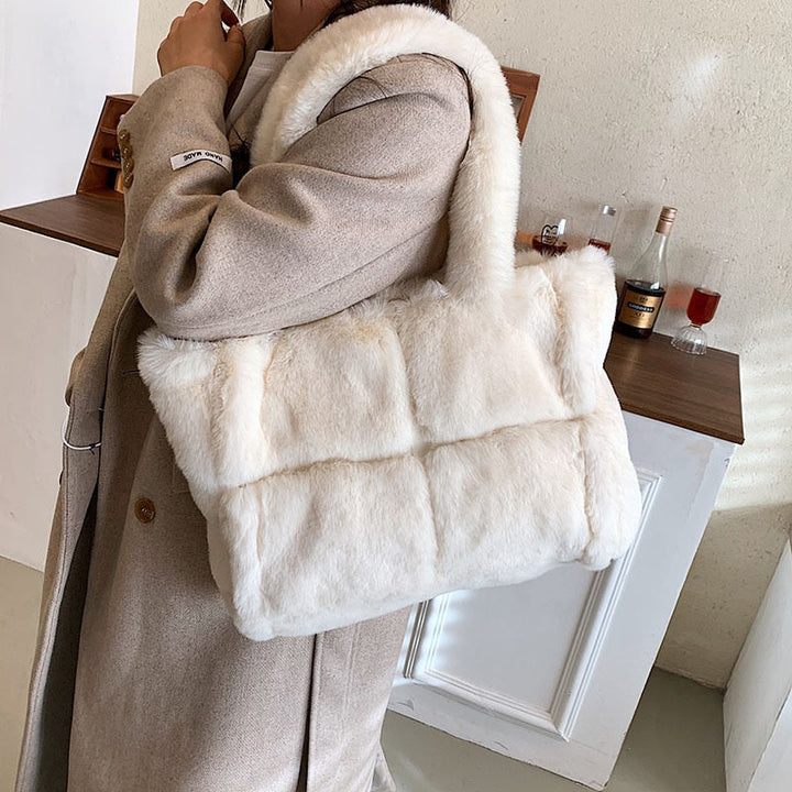 Women's Fluffy Plush Handbag – Comfortable and Wintry Ladies Carryall 1