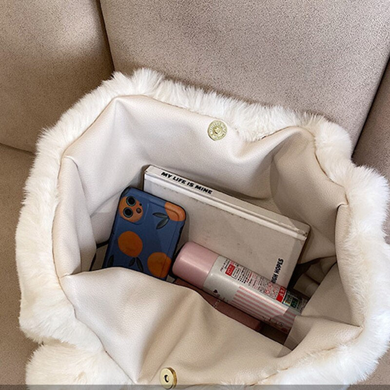 Women's Fluffy Plush Handbag – Comfortable and Wintry Ladies Carryall 5