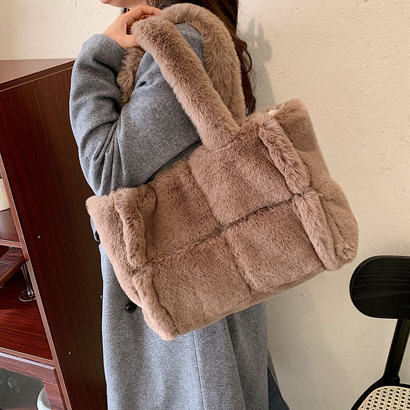 Women's Fluffy Plush Handbag – Comfortable and Wintry Ladies Carryall 9